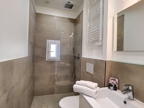 Chuveiro, secador de cabelo