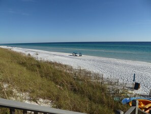 På stranden