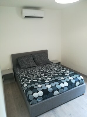 3 chambres, fer et planche à repasser, Wi-Fi, draps fournis