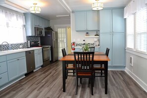 Fridge, oven, dishwasher, coffee/tea maker