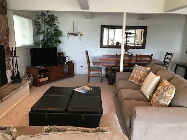 Smart TV, fireplace