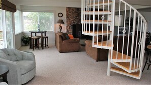 Smart TV, fireplace - 3Bed/2Ba Absolutely Beautiful Home just off Prom with Ocean Views (Seaside)