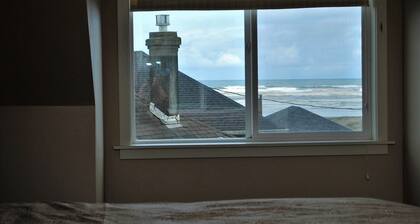 3Bed/2Ba Absolutely Beautiful Home just off Prom with Ocean Views