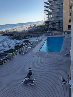 Outdoor pool, a heated pool - Beachfront in the heart of Gulf Shores (Gulf Shores)