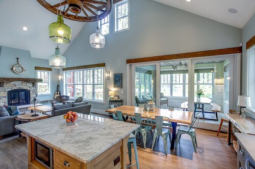 Newly Built Luxury Lakefront Cottage with Fire Pit, Dock, Game Room