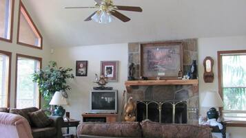 Smart TV, fireplace, DVD player