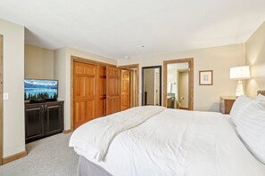 2 habitaciones, tabla de planchar con plancha y cuna de viaje 