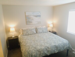 3 habitaciones, tabla de planchar con plancha, wifi y ropa de cama 