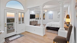 5 bedrooms, in-room safe, iron/ironing board, WiFi (free)
