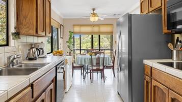 KylskÄp, mikrovÄgsugn, ugn och spishÀll