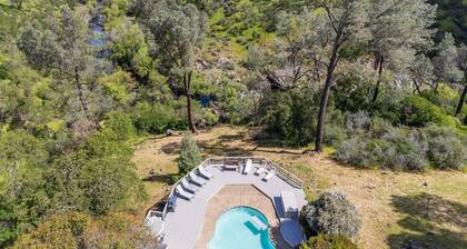 Ein großer Flussufer Urlaub Rückzug, nahe Seen, Golfplätze und Rolling Hills
