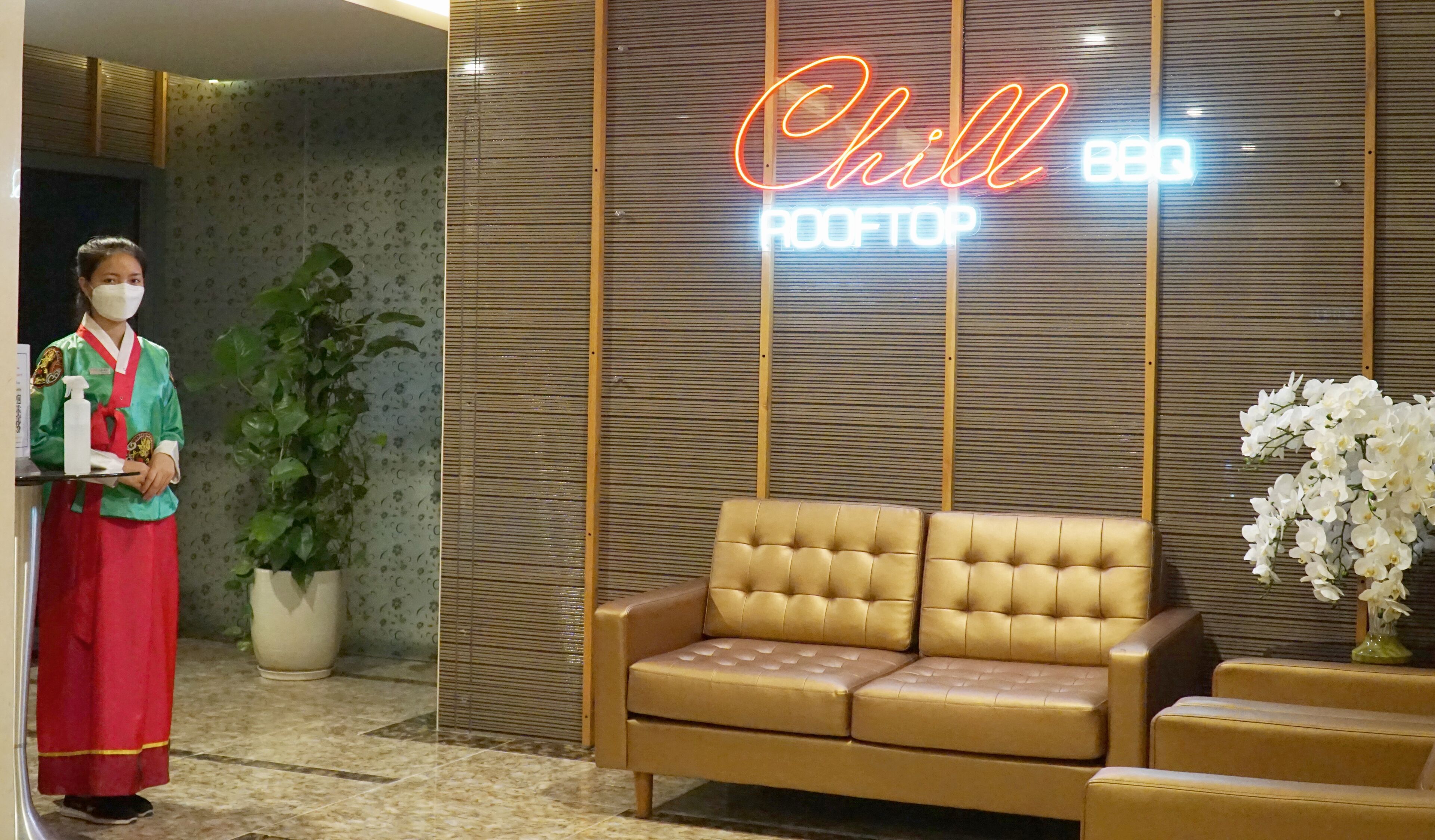 3 restaurants, breakfast served