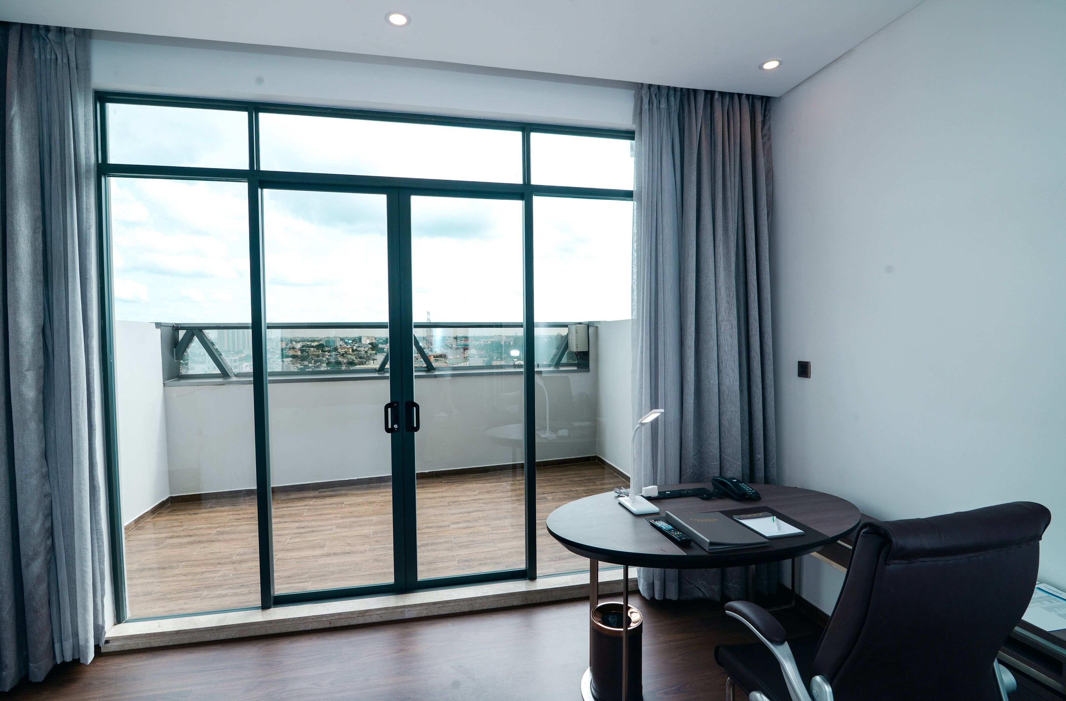 premier double room, 1 king bed | balcony