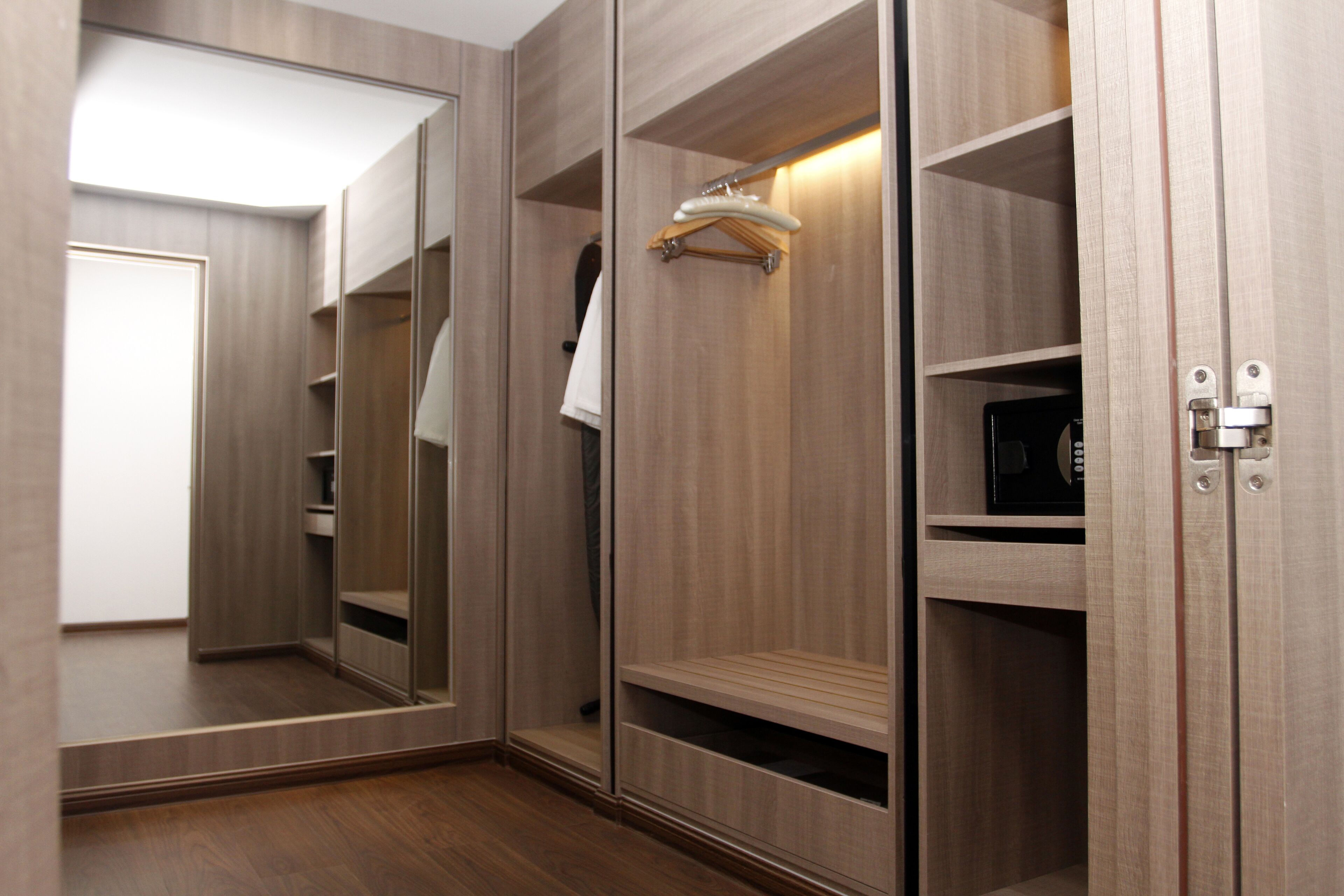 residence suite city view | minibar, in-room safe, desk, laptop workspace