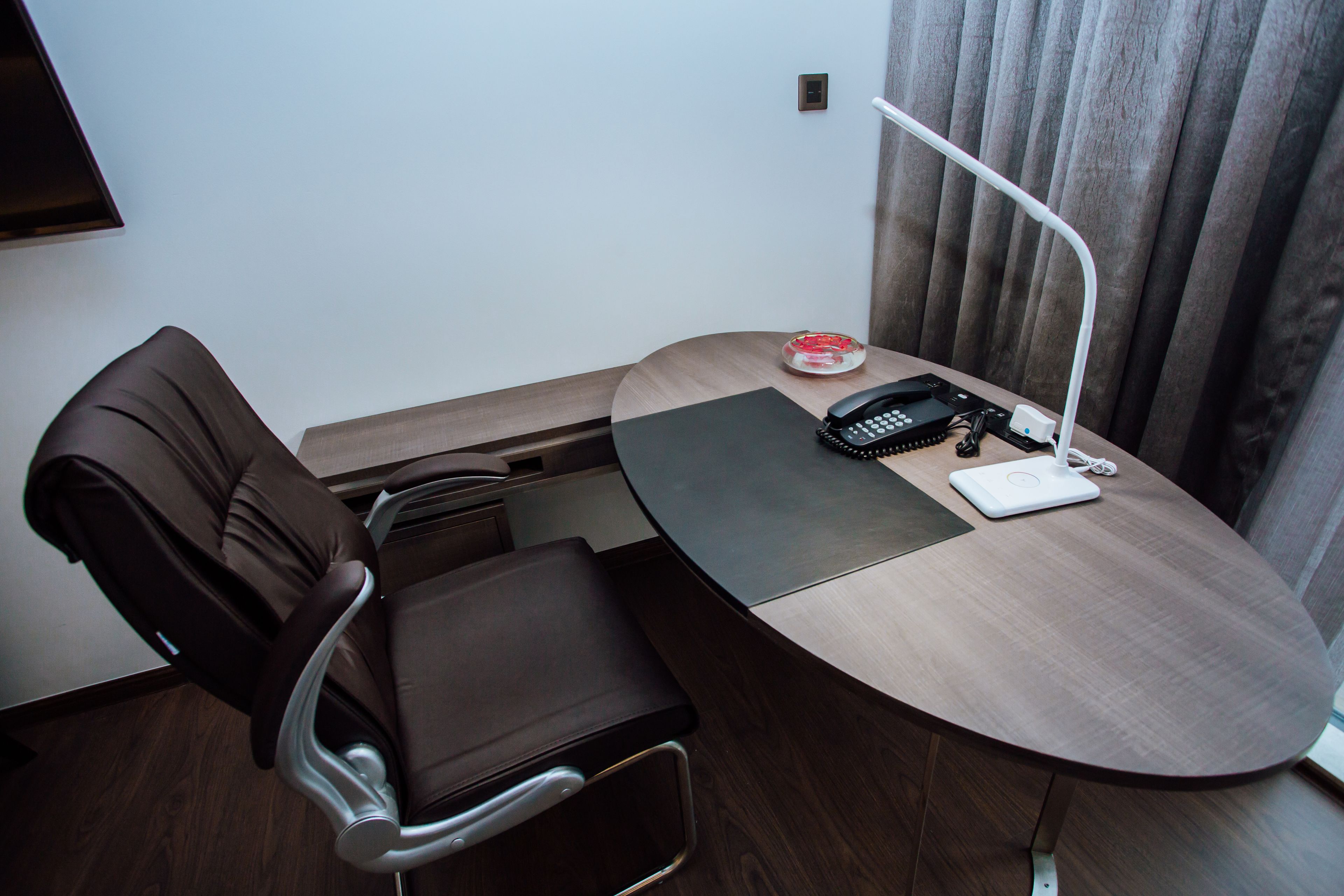 premier twin room | city view