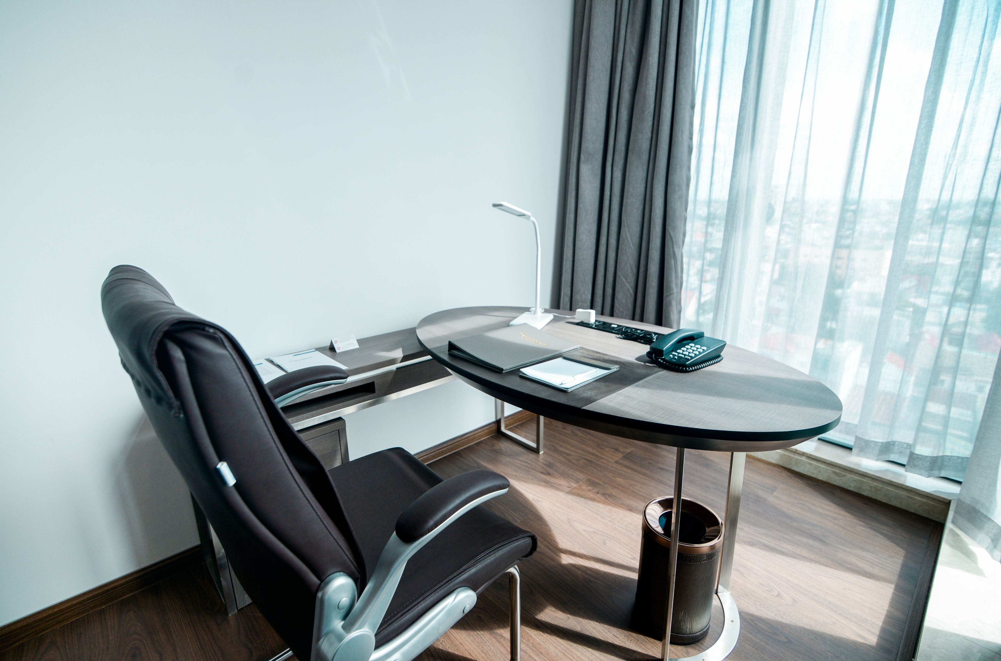 deluxe king city view | city view