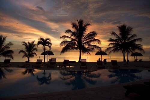 Comfortable 2 Bedroom beach front unit