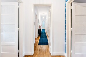 Interior - La Petit Maison, We will be very pleased to welcome you in our space. (Setúbal)