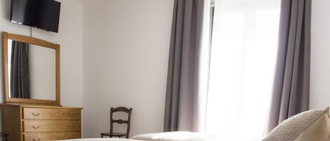 Iron/ironing board, free WiFi, bed sheets