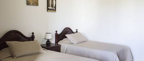 Iron/ironing board, free WiFi, bed sheets