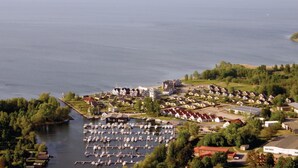 A marina with numerous boats docked, surrounded by residential buildings and greenery. - 2 bedroom gorgeous apartment in Rechlin (Rechlin)