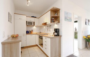 Kühlschrank, Mikrowelle, Herdplatte, Geschirrspüler