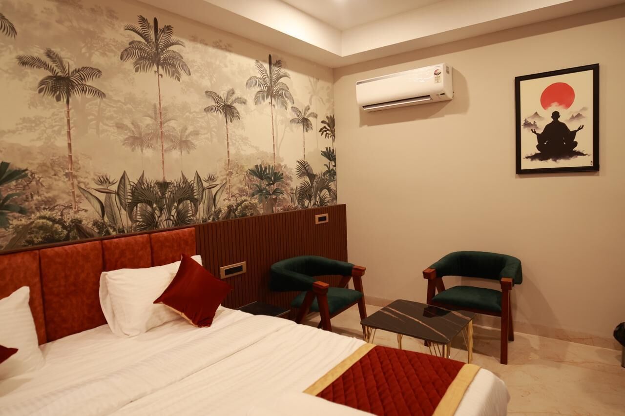 Studio Deluxe | Värdeförvaringsskåp på rummet, skrivbord och arbetsyta för laptop