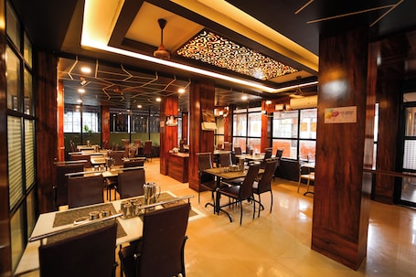 Ristorante. Ramana Towers