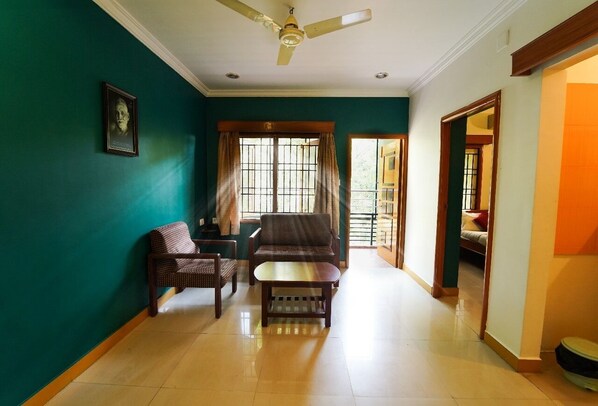 Departamento Deluxe | Área de sala de estar | Televisión de pantalla plana 