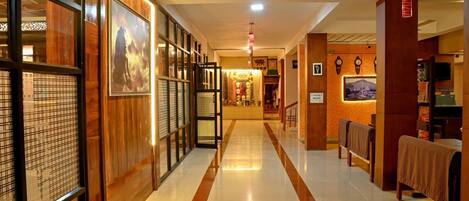 ฝ่ายต้อนรับ