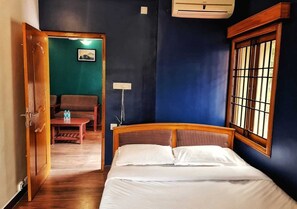 1 bedroom, in-room safe, desk, bed sheets