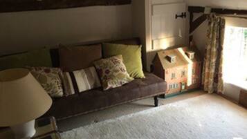 Kamar, 1 Tempat Tidur King (Wild Rose) | Area keluarga | TV layar datar