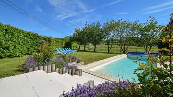 Een verwarmd zwembad