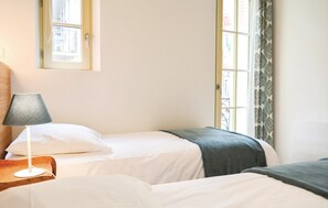 2 bedrooms, travel cot, free WiFi, bed sheets