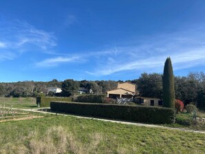 Property grounds - Charming Villa with Private Pool, Sleeps 8, Pet Friendly, in Lagorce (Lagorce)