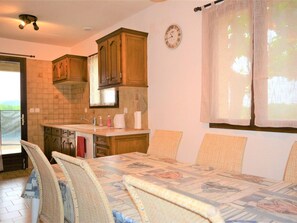 Dining - Charming Villa with Private Pool, Sleeps 8, Pet Friendly, in Lagorce (Lagorce)