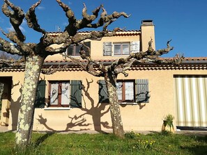 Exterior - Charming Villa with Private Pool, Sleeps 8, Pet Friendly, in Lagorce (Lagorce)