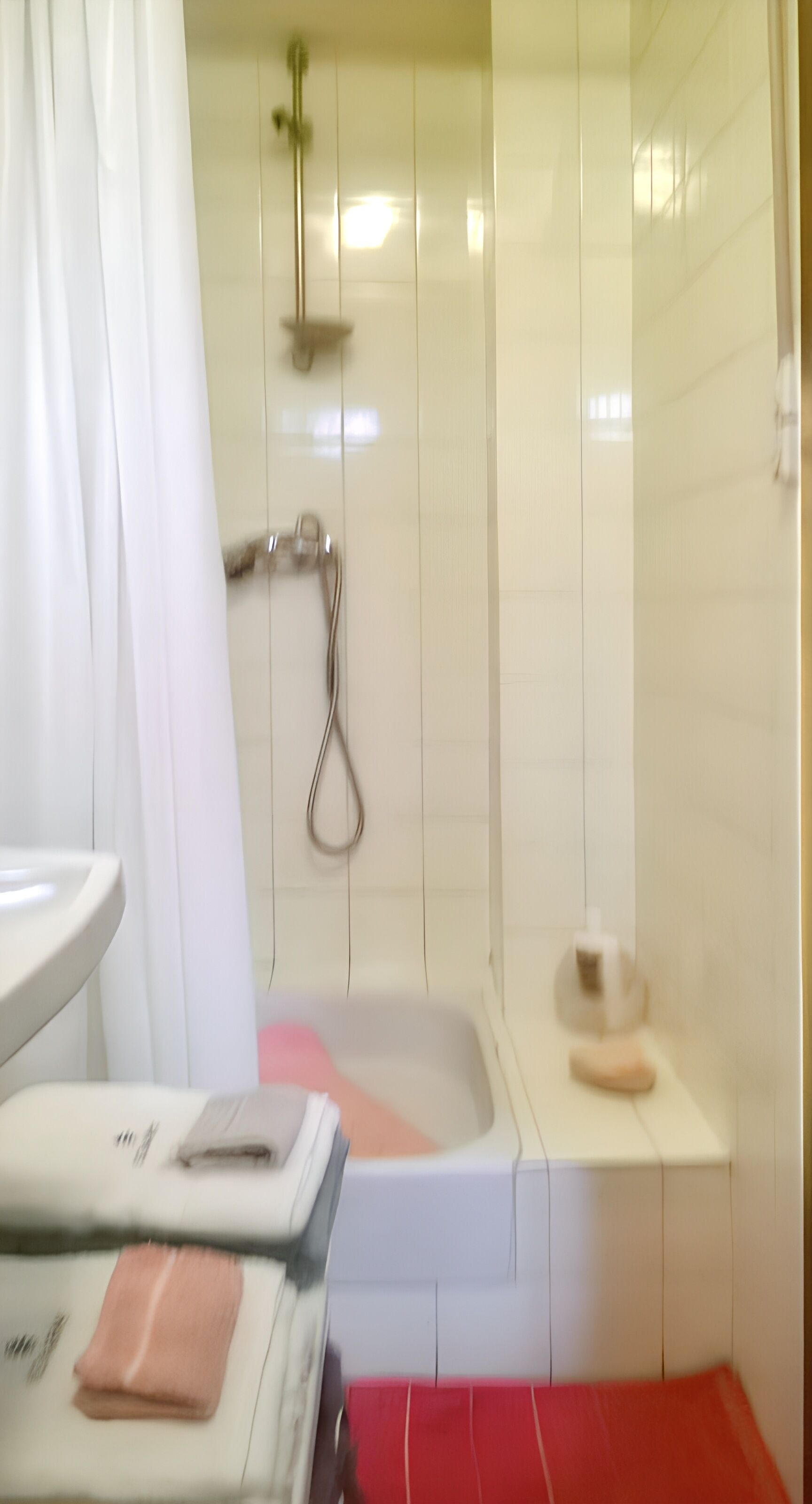 Douche, serviettes fournies