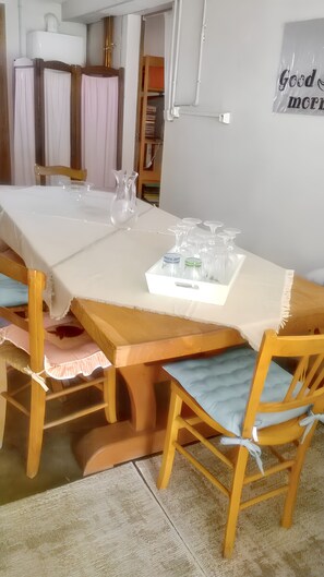 Dining - Homerez - Cosy Apartment in Tarbes - Terrace and Garden (Tarbes)
