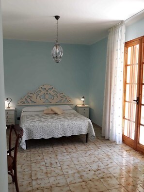 Tabla de planchar con plancha, cunas gratuitas y camas extra 