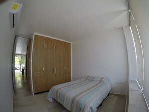 Appartement Luxe, 2 chambres, piscine privée | 2 chambres, bureau, Wi-Fi gratuit