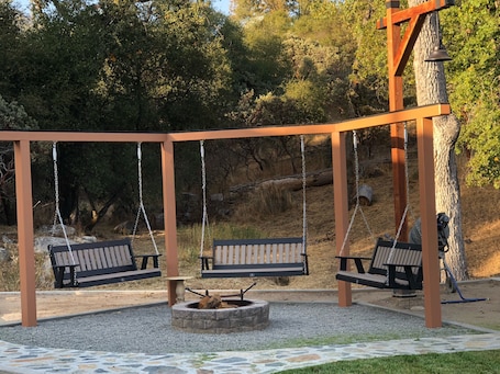 Property grounds. Yosemite Bass Lake Finegold Retreat