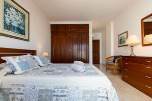 2 chambres, fer et planche à repasser, Wi-Fi gratuit, draps fournis
