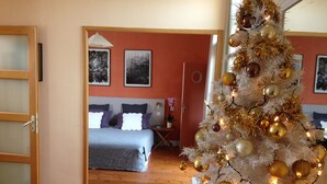 A room with a bed, a white Christmas tree, and framed pictures on the wall. - House / Villa - La rochelle (La Rochelle)