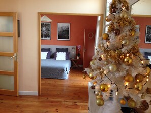 1 quarto, escrivaninha, quartos à prova de som