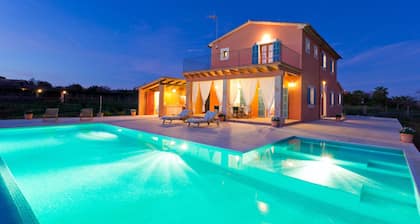 Finca-Villa Son Drach, iso yksityinen uima-allas 12x4m, wifi, BBQ, 2 km rantoja