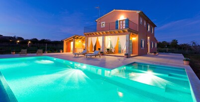 Finca-Villa Son Drach, large private pool 12x4m, wifi, BBQ, 2 km beaches