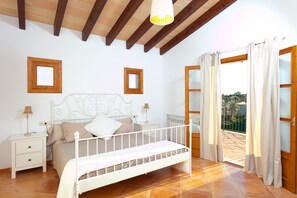 4 chambres, fer et planche à repasser, lit parapluie, Wi-Fi