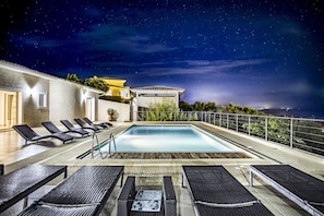 Outdoor pool, a heated pool