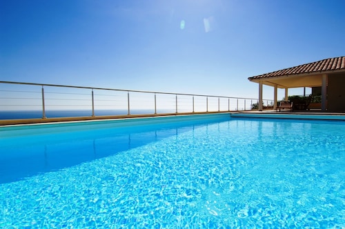 Luxury villa with exceptional sea view! 10 to 12 people